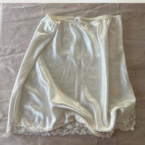 Vintage 1994 Victoria's Secret Cream Lace Slip